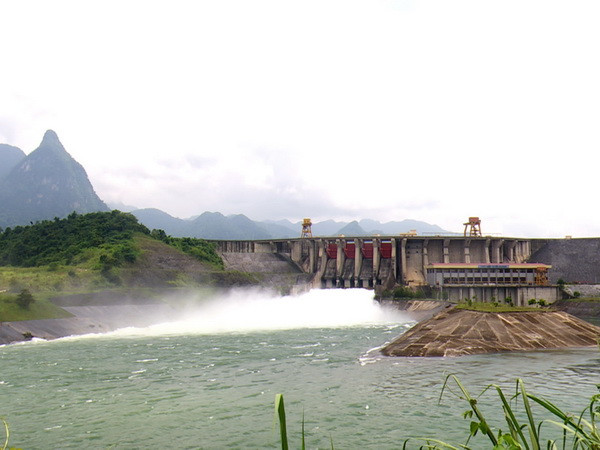 Chiều 12/8, đóng 1 cửa xả đáy hồ Thủy điện Tuyên Quang ảnh 1