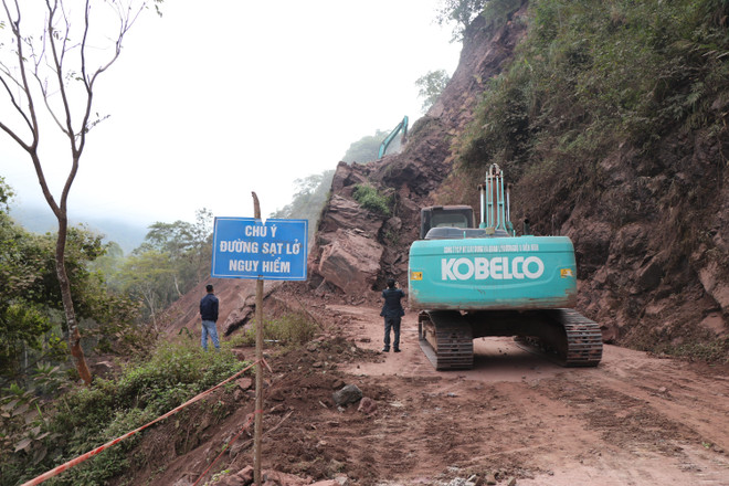 Điện Biên: Quốc lộ 4H bị tê liệt sau nhiều giờ do sạt lở từ vách núi ảnh 2