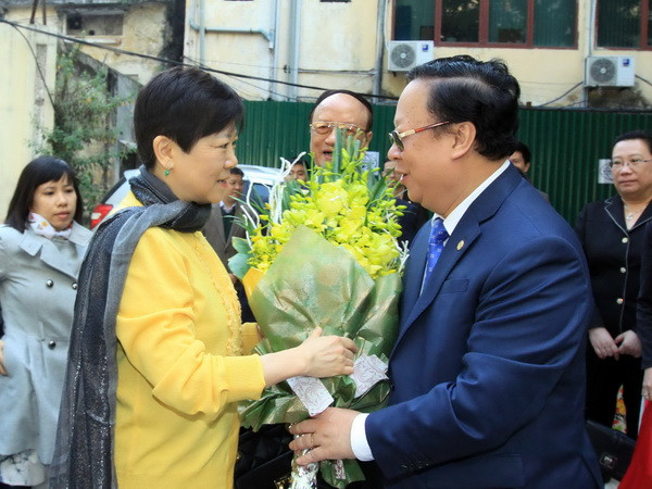 Trao tặng Kỷ niệm chương Vì Hòa bình cho bà Lý Tiểu Lâm ảnh 1