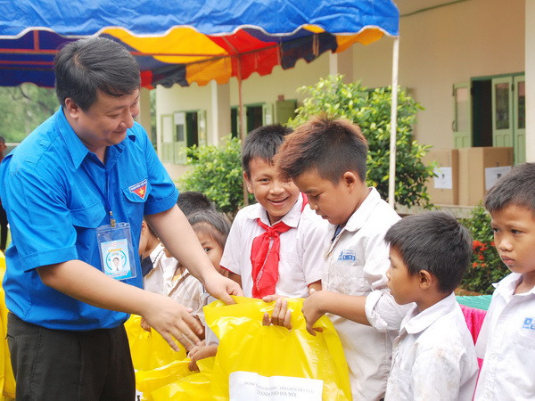 Thanh niên Hà Nội tổ chức hoạt động thiện nguyện tại Lào ảnh 1