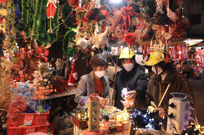 Hà Nội: Đa dạng các mặt hàng trang trí phục vụ Giáng sinh 2021 ảnh 1
