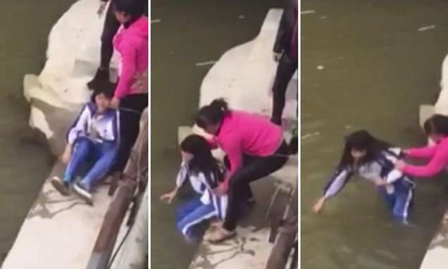 Bà mẹ gây sốc khi dọa ném con xuống sông chảy xiết vì điểm kém ảnh 1