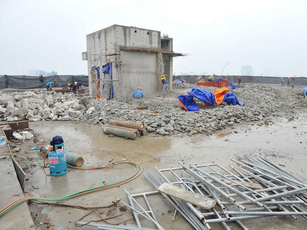 Dự kiến phá dỡ xong phần sai phạm tại 8B Lê Trực trước quý II ảnh 1