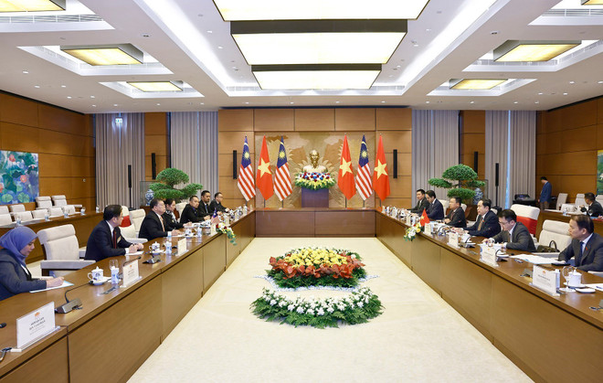 ttxvn_chu_tich_quoc_hoi_tran_thanh_man_don_va_hoi_dam_voi_chu_tich_ha_vien_malaysia_2310-9.jpg