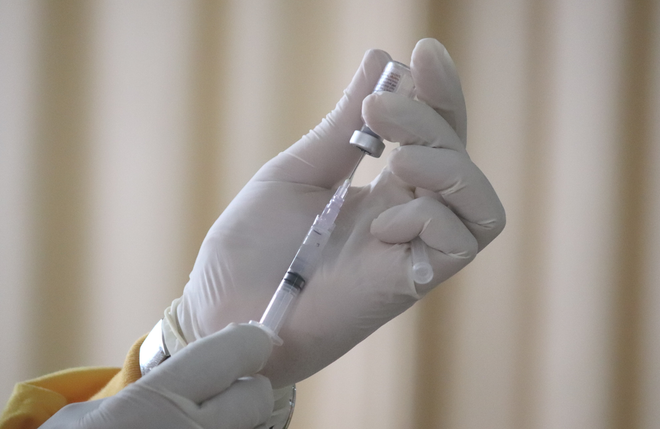 Ảnh minh họa. (Nguồn: AP) Đức: Khuyến nghị ưu tiên tiêm vaccine đậu mùa cho nhóm nguy cơ cao ảnh 1