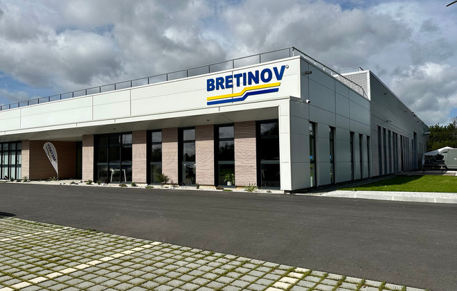 Nhà máy Bretinov rộng 2.100 m2 nằm trên khu đất 6.000m2 ở khu công nghiệp Cleun Nizon. (Ảnh: Thu Hà/Vietnam+) vnp_ san xuat nem tren day chuyen Phap05_resize.jpg