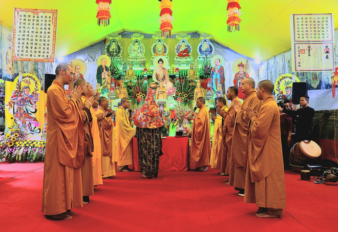 Cầu siêu tại Hang Tám Thanh niên xung phong và Đường 20 Quyết Thắng ảnh 1