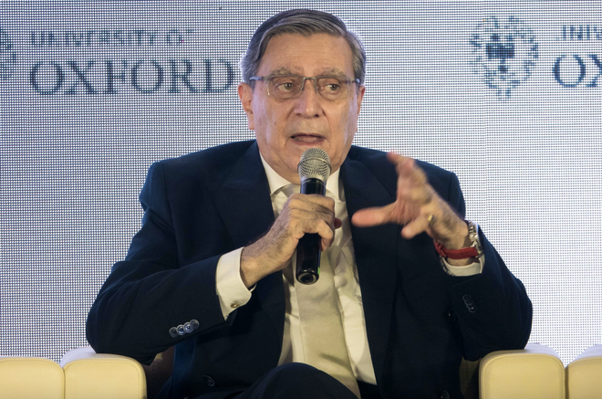 Hinh 3 - Giao su Gerry Bodeker.png