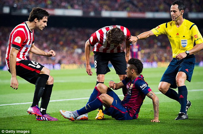 HLV Enrique gây sốc khi ủng hộ cầu thủ Bilbao "đánh" Neymar ảnh 1