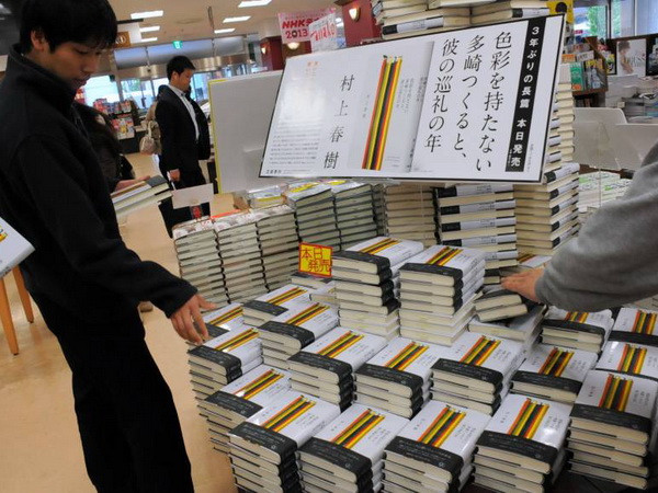 Sách của Murakami bán chạy nhất năm 2013 tại Nhật Bản ảnh 1