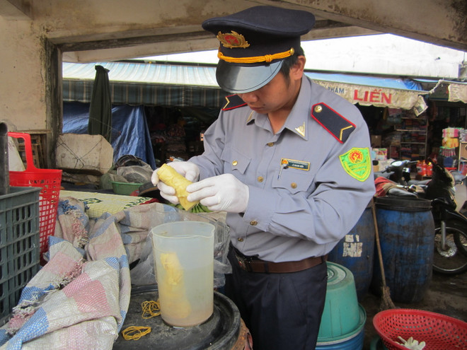 Quảng Trị: Phát hiện 1 tấn măng có chất vàng ô tại chợ Đông Hà ảnh 1