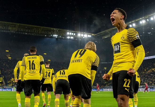 Lewandowski giúp Bayern thắng trận thứ 7 liên tiếp trước Dortmund ảnh 2