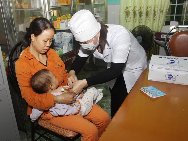 Sẽ cung cấp đủ vắcxin tiêm phòng sởi cho trẻ nhỏ ảnh 1