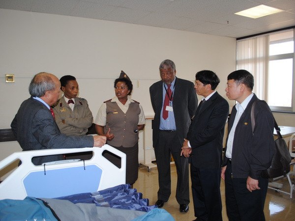 Việt Nam-Nam Phi trao đổi kinh nghiệm chăm sóc y tế cho dân ảnh 1