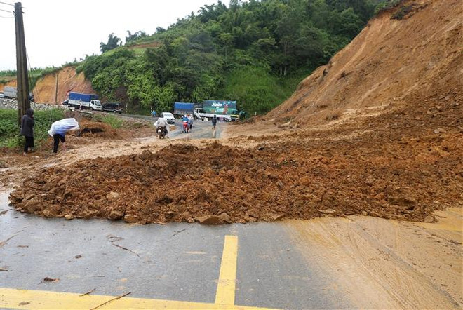 Bố trí vốn hỗ trợ kịp thời, hiệu quả cho các địa phương bị sạt lở ảnh 2