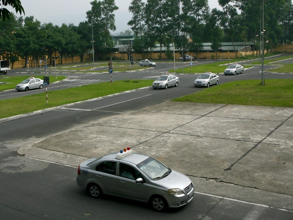 Cấp bằng lái xe ôtô số tự động: Phương án "chạy theo trào lưu"? ảnh 1