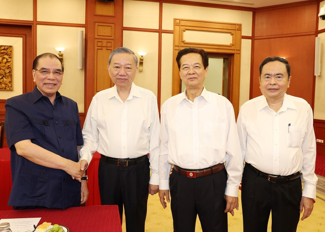 Tổng Bí thư, Chủ tịch nước Tô Lâm và các đồng chí Lãnh đạo, nguyên Lãnh đạo Đảng, Nhà nước. (Ảnh: Trí Dũng/ TTXVN) TTXVN_1508Bochinhtri2.jpg