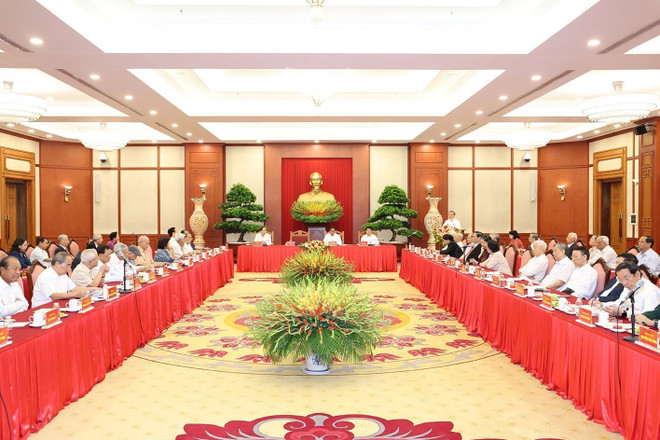 Bộ Chính trị gặp mặt Lãnh đạo, nguyên Lãnh đạo Đảng, Nhà nước. (Ảnh: Trí Dũng/ TTXVN) TTXVN_1508Bochinhtri8.jpg