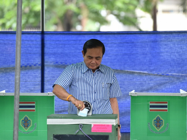 Thái Lan: Một nhóm nghị sỹ muốn lập đảng mới để "giữ ghế" ảnh 1