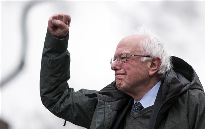 Thượng nghị sỹ Bernie Sanders trong chiến dịch vận động tranh cử ở New York, Mỹ ngày 2/3. (Ảnh: AFP/TTXVN) Ứng cử viên tổng thống Mỹ công bố kế hoạch bảo hiểm y tế toàn dân ảnh 1