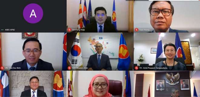 Ủy ban hợp tác chung ASEAN - Hàn Quốc (AKJCC) họp định kỳ lần thứ 7 theo hình thức trực tuyến. (Ảnh: TTXVN phát) Vai trò trung tâm của ASEAN trong các vấn đề khu vực và thế giới ảnh 1