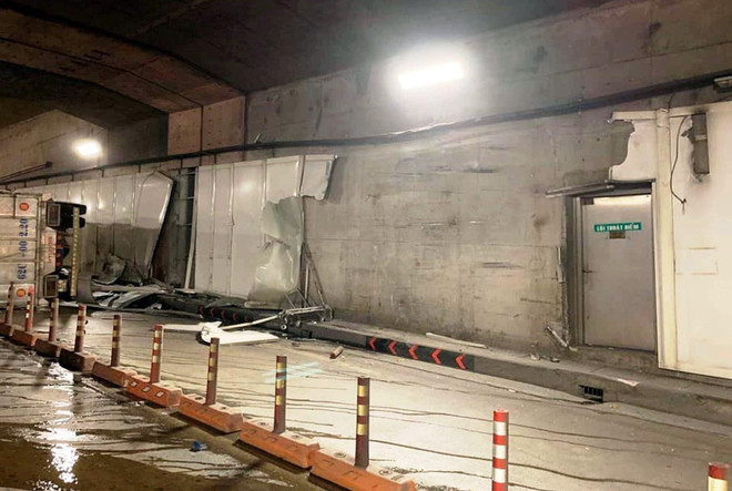TP.HCM: Xe tải đâm xe khách rồi tông vào vách hầm sông Sài Gòn ảnh 2