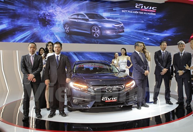 Honda Civic thế hệ thứ 10-2016 hoàn toàn mới nhập khẩu từ Thái Lan. (Ảnh: Doãn Đức/Vietnam+) Người Việt mạnh tay sắm hơn 242.600 xe ôtô trong 10 tháng ảnh 1