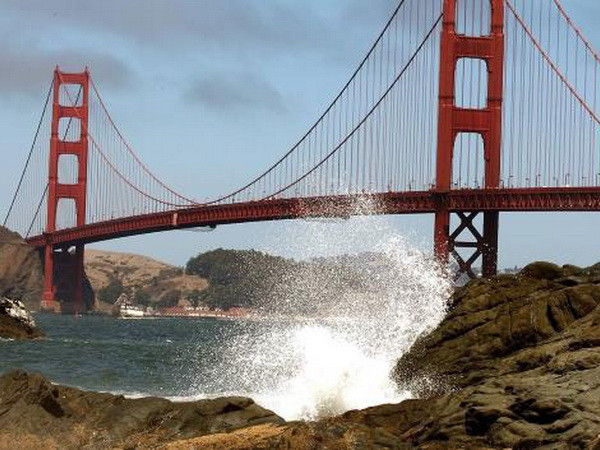 Phát hiện xác ba con tàu "ma" bị mất tích gần cầu Cổng Vàng ảnh 1