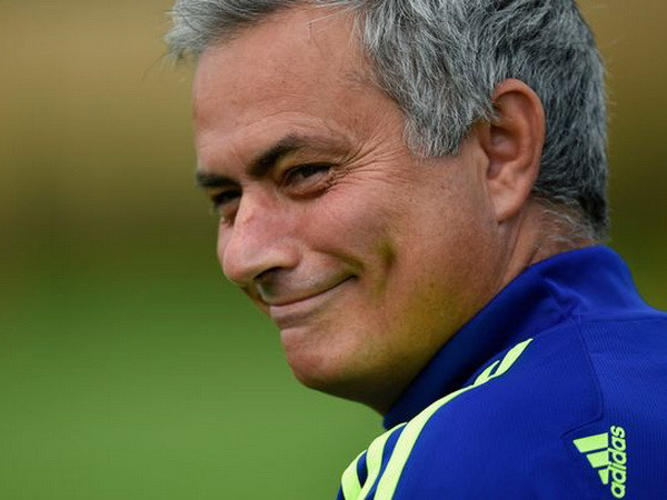 Mourinho: Tôi không cần thêm danh hiệu cũng ngang hàng Sir Alex ảnh 1