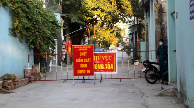 Siết chặt các biện pháp chống dịch do số F0 trong cộng đồng tăng cao ảnh 1