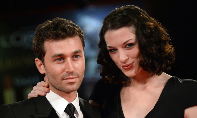 "Tom Cruise của phim cấp ba" bị tố tấn công tình dục bạn gái ảnh 1