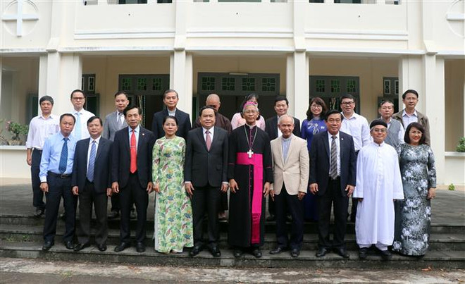 Lãnh đạo chúc mừng chức sắc, đồng bào Công giáo nhân dịp Giáng sinh ảnh 1