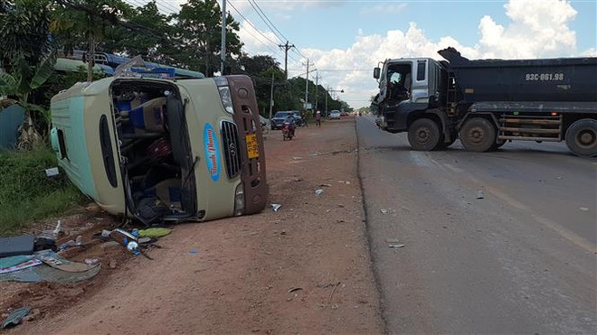 Bình Phước: Xe khách đấu đầu xe tải, hàng chục hành khách bị thương ảnh 1