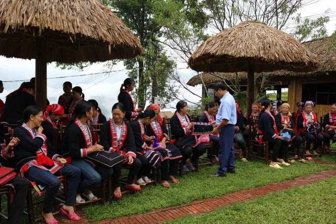 Hà Giang: Giữ gìn nghề dệt thổ cẩm của người Dao đỏ ở Hoàng Su Phì ảnh 1