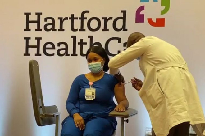 ​Danh tính người đầu tiên được tiêm vắcxin ngừa COVID-19 của Moderna ảnh 1