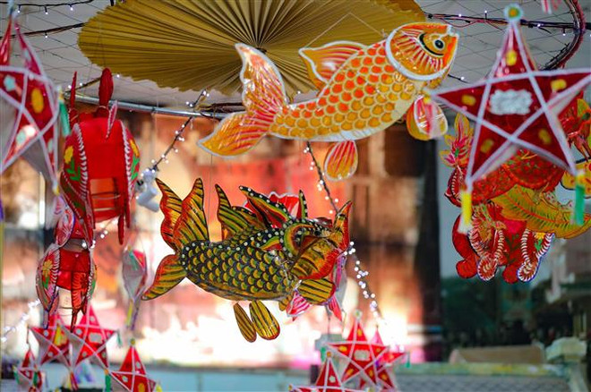 Thưởng lãm các mẫu đèn Trung Thu cổ tại Hoàng Thành Thăng Long ảnh 2