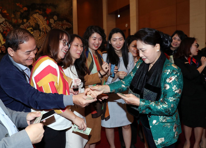 Chủ tịch Quốc hội Nguyễn Thị Kim Ngân chúc Tết tại Văn phòng Quốc hội ảnh 1