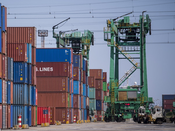 Trung Quốc phản đối việc bị cơ quan S&P hạ bậc tín nhiệm ảnh 1