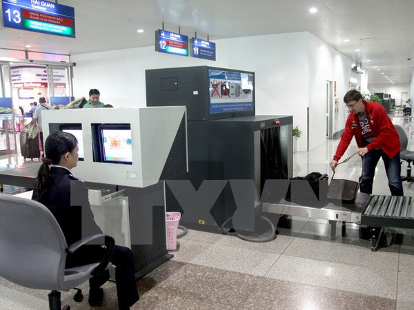 Nhiều biện pháp giải tỏa hành khách tại sân bay Tân Sơn Nhất ảnh 1