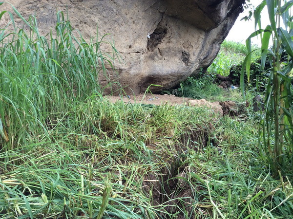 Xuất hiện vết nứt dài khoảng 150m trên sườn núi tại Lai Châu ảnh 1