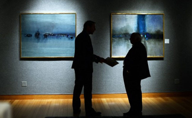 Hai trong số các bức tranh được bán đấu giá của Vasudeo Santu Gaitonde. (Nguồn: AFP) Ba bức họa của nghệ sỹ đương đại Ấn Độ bán được 3,7 triệu USD ảnh 1