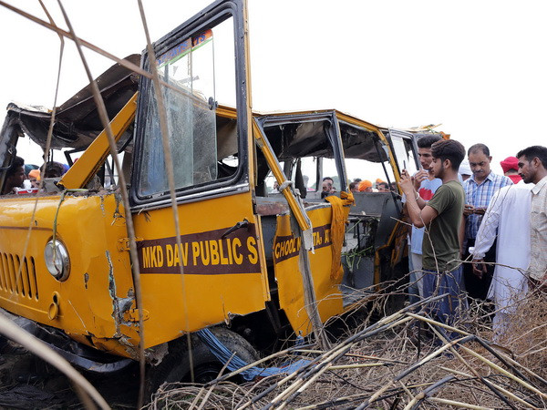 Ôtô lao vào đám đông người hành hương làm 7 người thiệt mạng ảnh 1