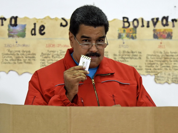 Tổng thống Venezuela yêu cầu các bộ trưởng từ chức để tái cơ cấu ảnh 1