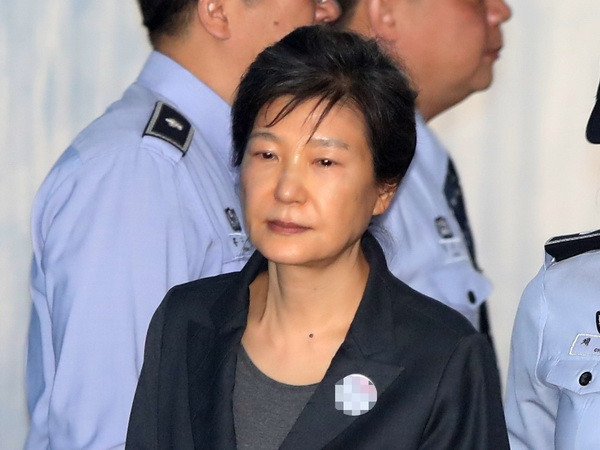 Cựu Tổng thống Park Geun-hye bị yêu cầu mức án 12 năm tù ảnh 1