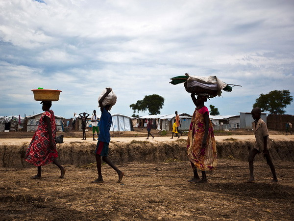 Xả súng trong căn cứ LHQ làm gần 40 dân thường thương vong ảnh 1