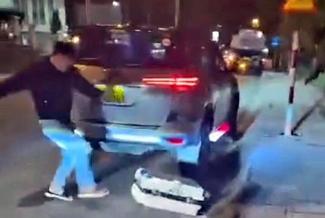 Lâm Đồng: Tạm giữ xe taxi, chấm dứt hợp đồng tài xế xúc phạm du khách ảnh 1