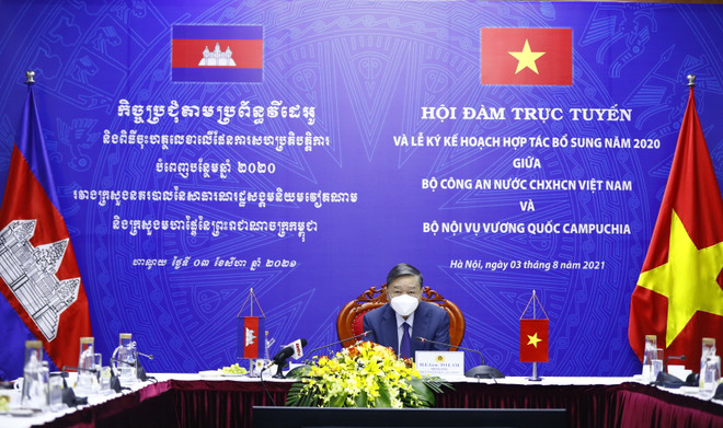 Đại tướng, Bộ trưởng Bộ Công an Tô Lâm đồng chủ trì hội đàm. (Ảnh: Minh Đức/TTXVN) Việt Nam-Campuchia đẩy mạnh hợp tác phòng, chống tội phạm ảnh 1