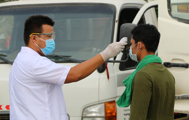 Đề nghị tháo gỡ cho xe chở hàng hóa lưu thông trên Quốc lộ 18 ảnh 1