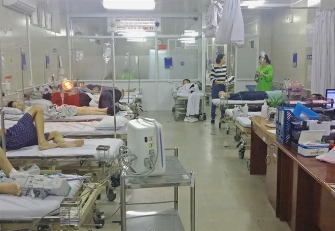 TP.HCM: 23 học sinh tiểu học nhập viện nghi ngộ độc thực phẩm ảnh 1