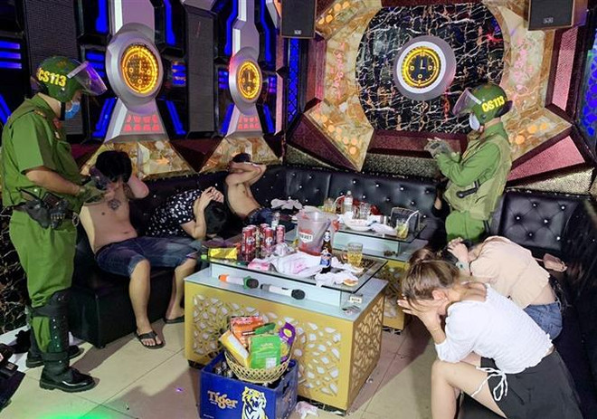 An Giang: 7 thanh niên dương tính với ma túy trong quán karaoke ảnh 1